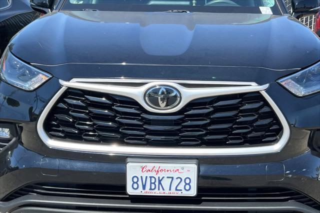 used 2021 Toyota Highlander car, priced at $38,999