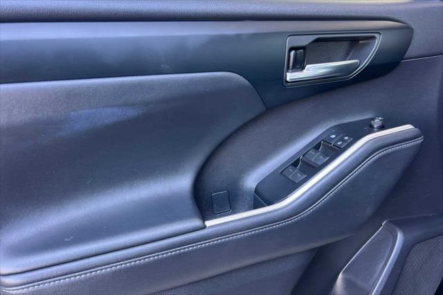 used 2021 Toyota Highlander car, priced at $37,977
