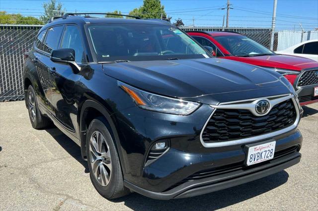 used 2021 Toyota Highlander car, priced at $38,999