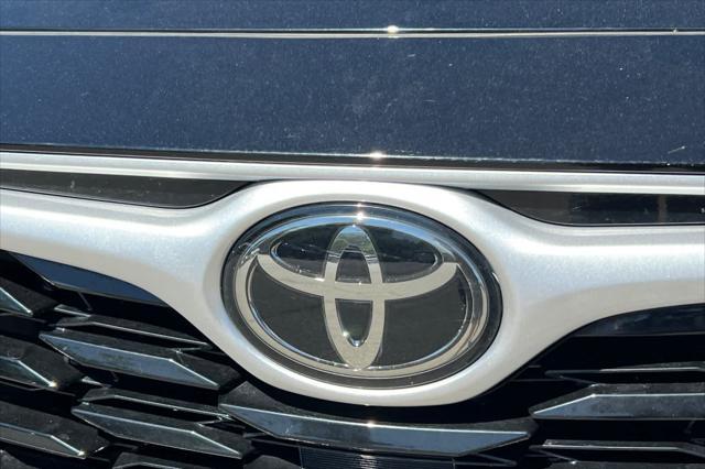 used 2021 Toyota Highlander car, priced at $38,999