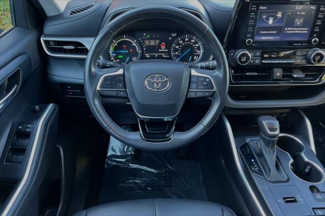 used 2021 Toyota Highlander Hybrid car, priced at $34,999