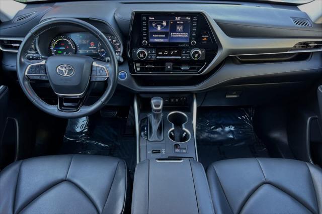 used 2021 Toyota Highlander Hybrid car, priced at $34,999