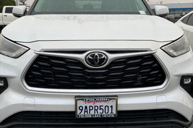 used 2022 Toyota Highlander car, priced at $39,999