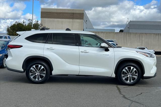 used 2020 Toyota Highlander Hybrid car, priced at $32,977