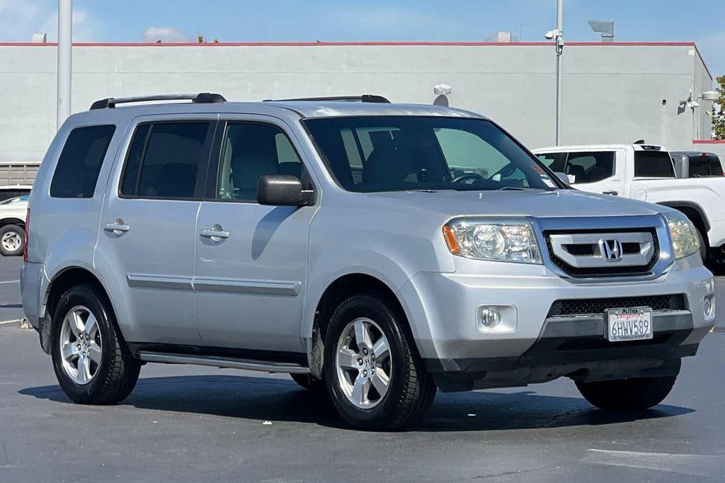 used 2009 Honda Pilot car, priced at $7,999