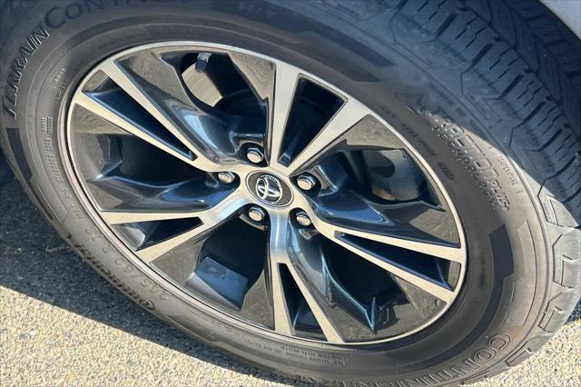 used 2018 Toyota Highlander Hybrid car, priced at $28,999