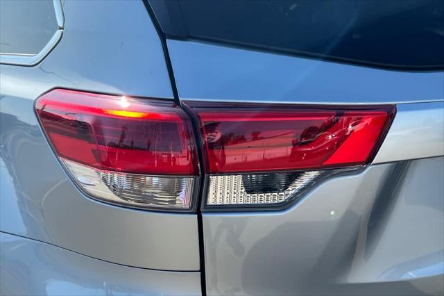 used 2018 Toyota Highlander Hybrid car, priced at $28,999
