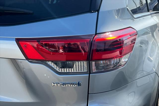 used 2018 Toyota Highlander Hybrid car, priced at $28,999
