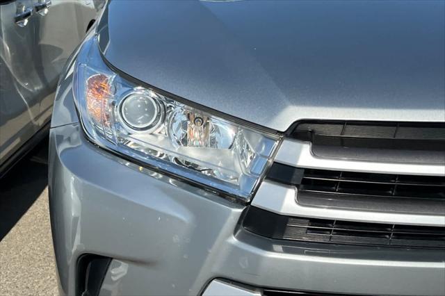 used 2018 Toyota Highlander Hybrid car, priced at $28,999