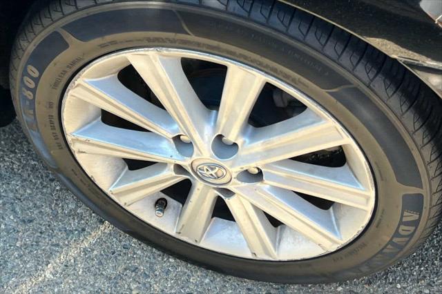 used 2014 Toyota Camry Hybrid car, priced at $10,999