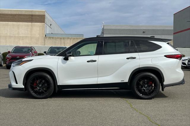 used 2023 Toyota Highlander car, priced at $42,977