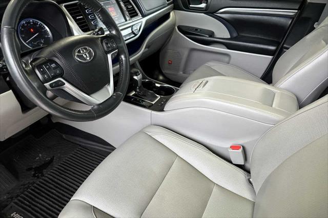 used 2019 Toyota Highlander Hybrid car, priced at $35,999