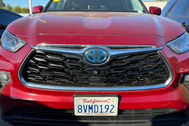 used 2021 Toyota Highlander Hybrid car, priced at $40,977