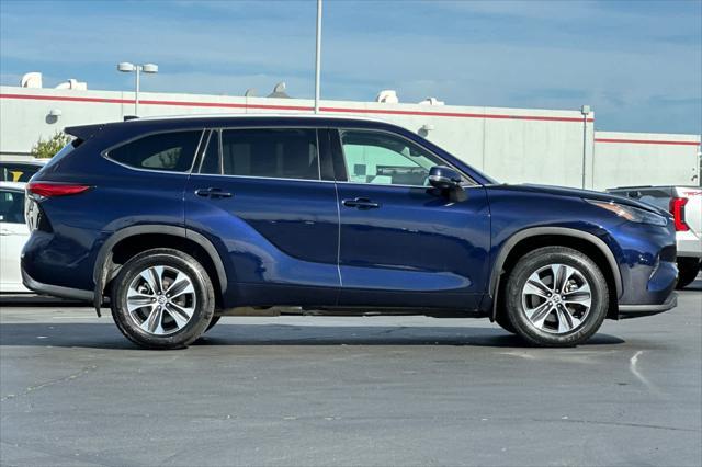 used 2022 Toyota Highlander car, priced at $35,977