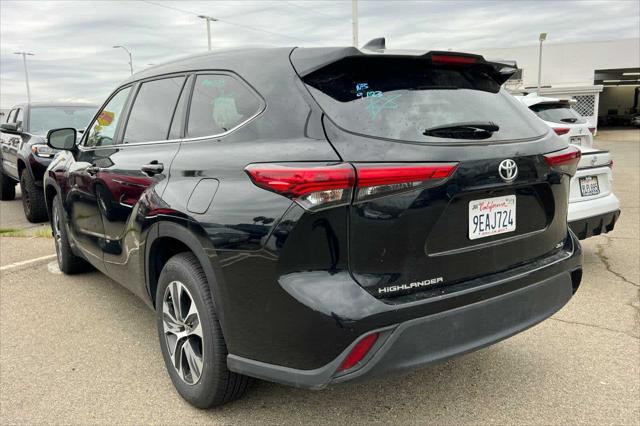 used 2023 Toyota Highlander car, priced at $39,999