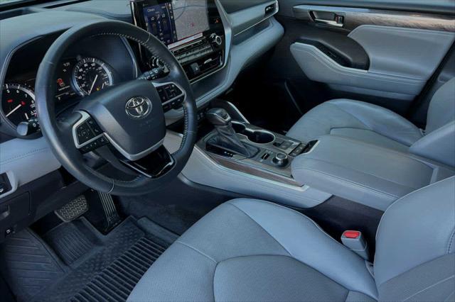 used 2022 Toyota Highlander car, priced at $46,999