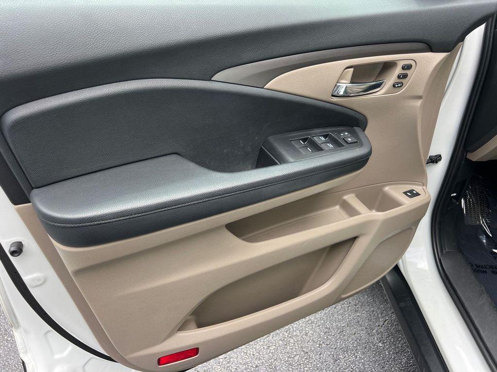 used 2020 Honda Pilot car, priced at $25,990