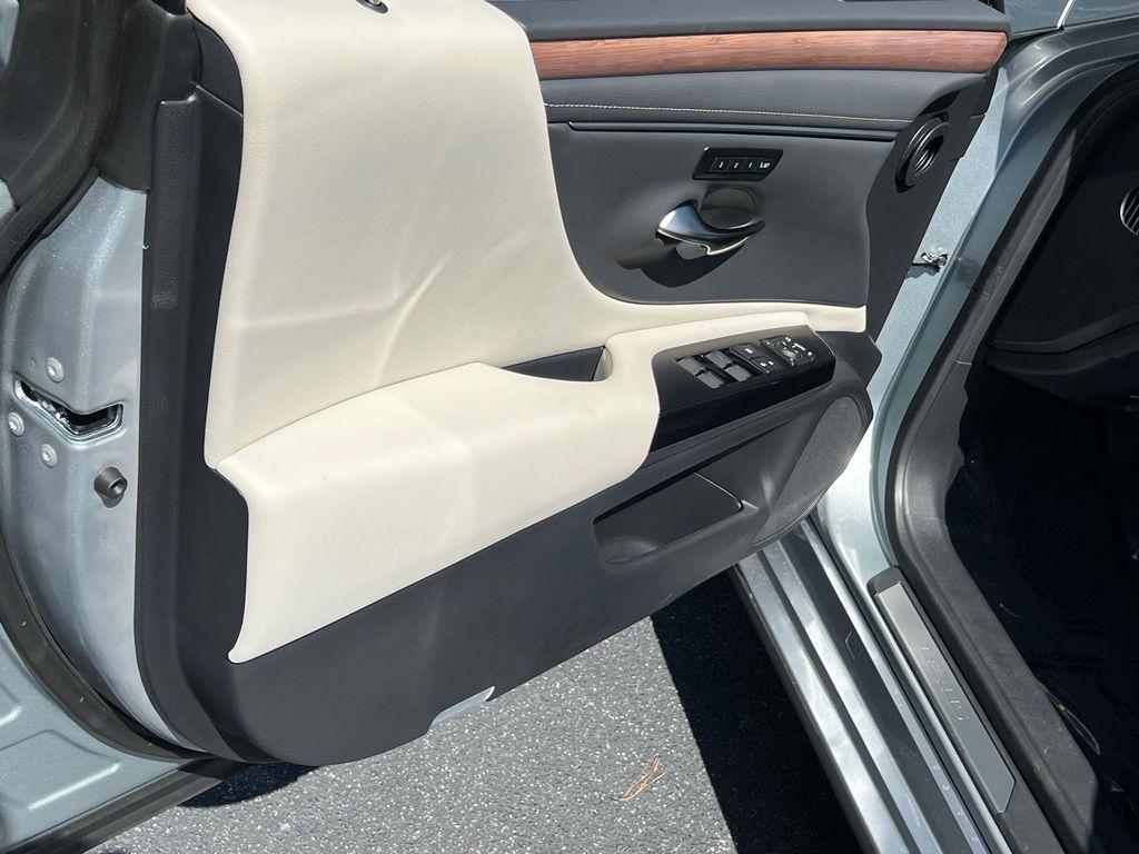 new 2025 Lexus ES 350 car, priced at $50,524