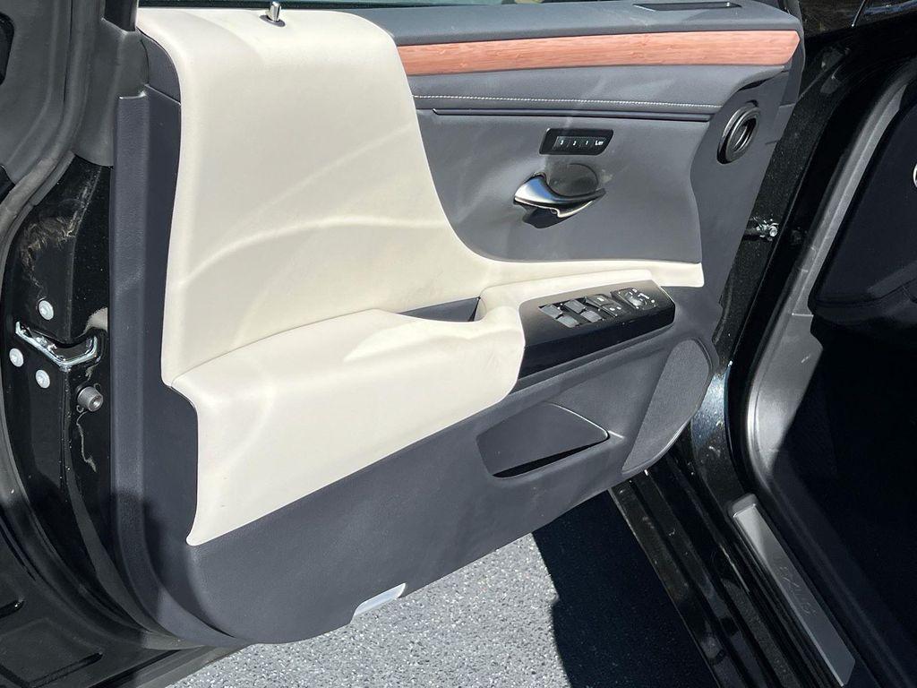 new 2025 Lexus ES 350 car, priced at $47,734