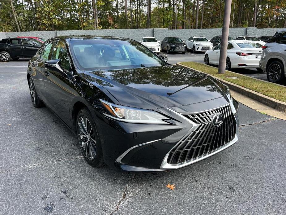 new 2025 Lexus ES 300h car, priced at $51,004