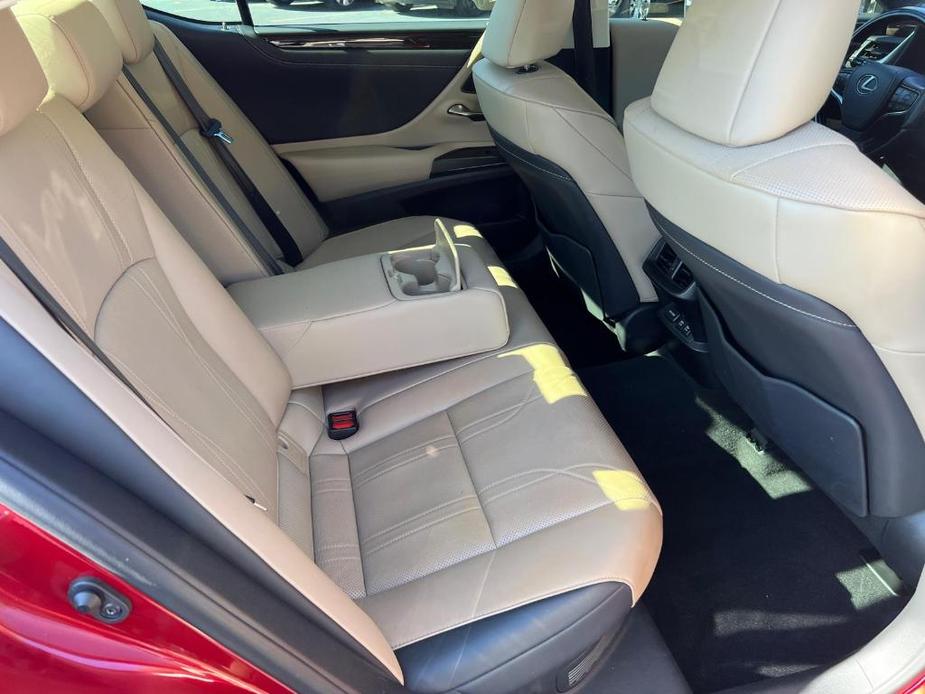 used 2019 Lexus ES 300h car, priced at $31,491