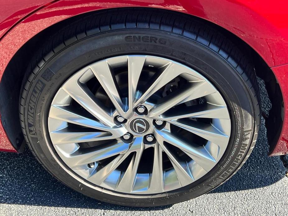 used 2019 Lexus ES 300h car, priced at $31,491