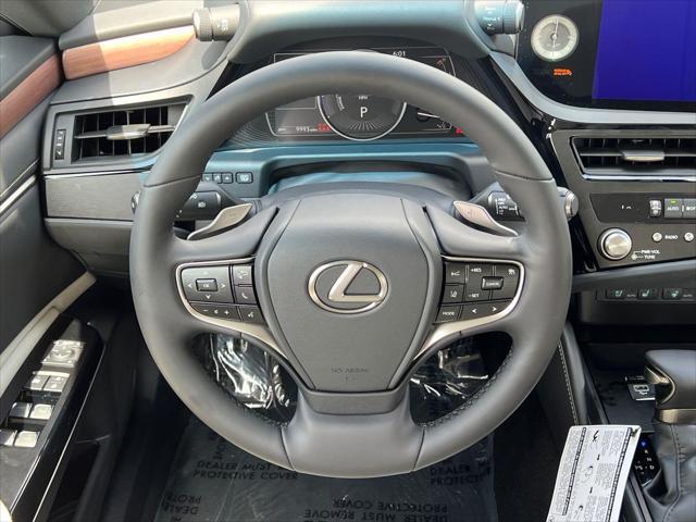new 2025 Lexus ES 300h car, priced at $51,104