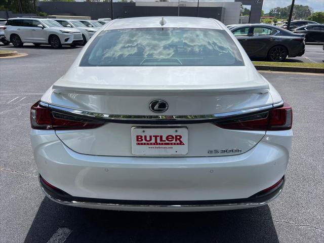 new 2025 Lexus ES 300h car, priced at $51,104