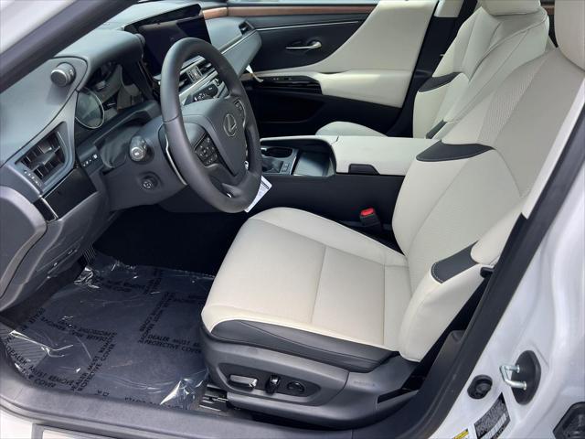 new 2025 Lexus ES 300h car, priced at $51,104