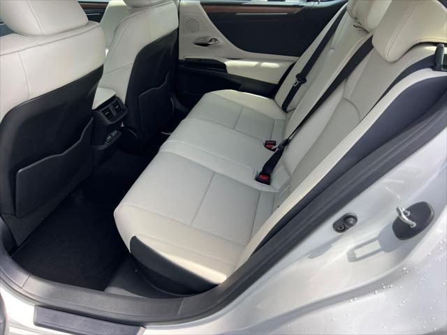 new 2025 Lexus ES 300h car, priced at $51,104