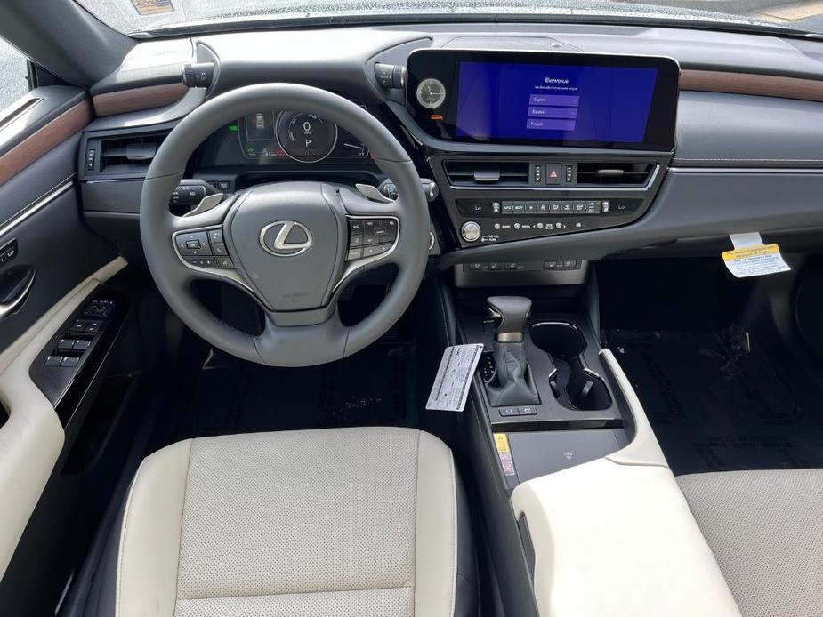 new 2025 Lexus ES 300h car, priced at $50,809