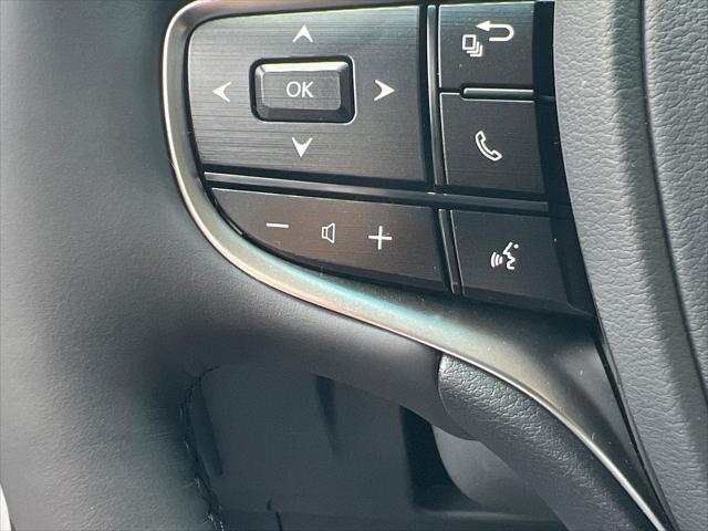 new 2025 Lexus ES 300h car, priced at $50,704