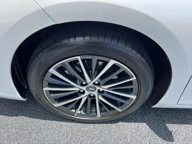 new 2025 Lexus ES 350 car, priced at $50,159