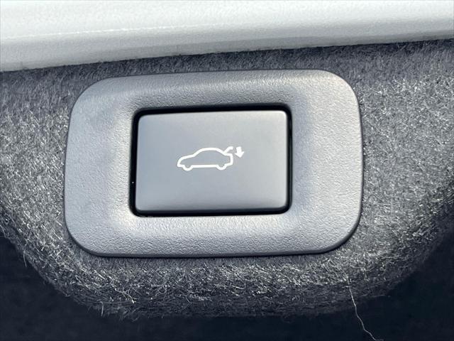 new 2025 Lexus ES 300h car, priced at $50,704