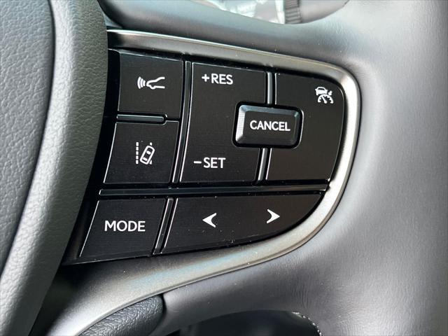 new 2025 Lexus ES 300h car, priced at $50,704