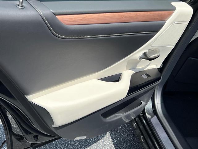 new 2025 Lexus ES 300h car, priced at $50,694