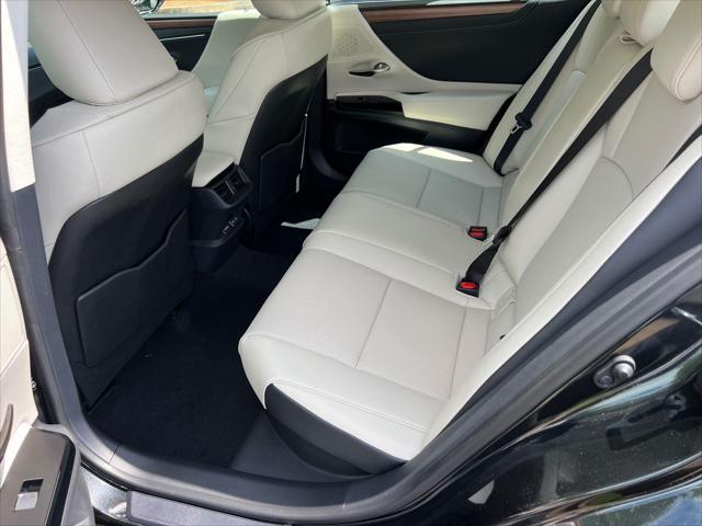 new 2025 Lexus ES 300h car, priced at $50,694