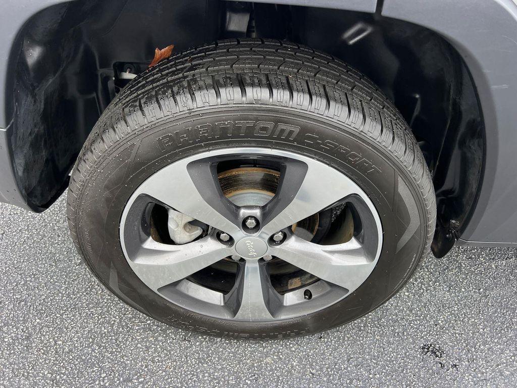 used 2020 Jeep Cherokee car, priced at $19,980