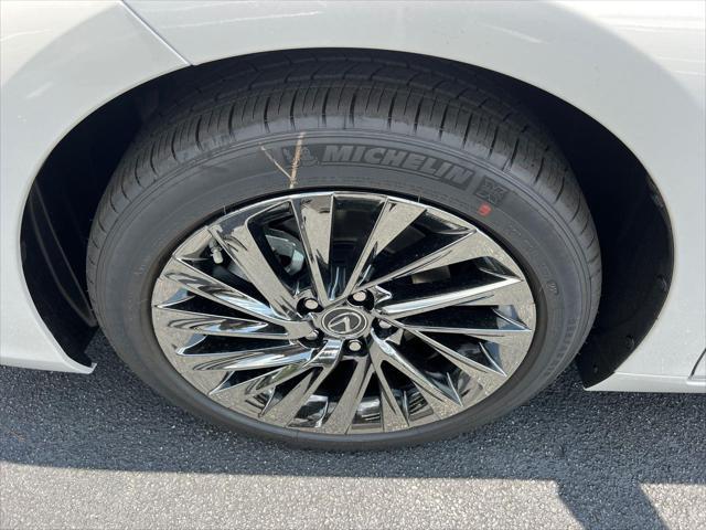 new 2025 Lexus ES 350 car, priced at $56,995