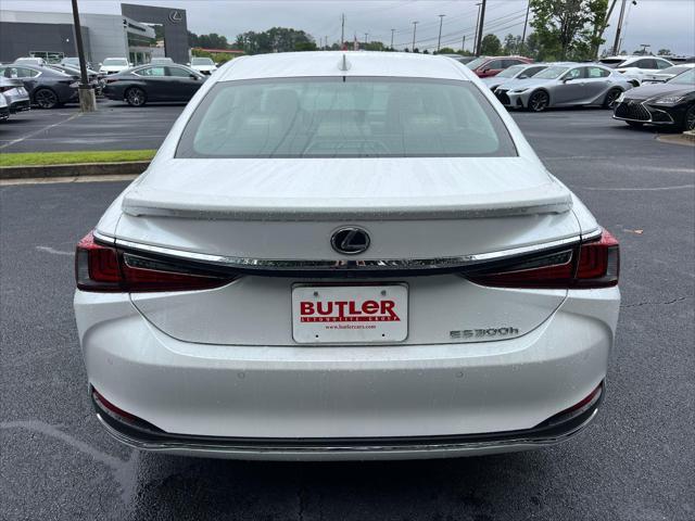 new 2025 Lexus ES 300h car, priced at $50,704