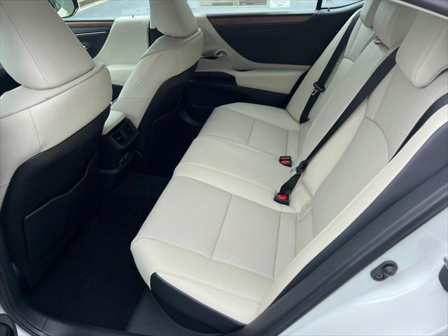 new 2025 Lexus ES 300h car, priced at $50,704