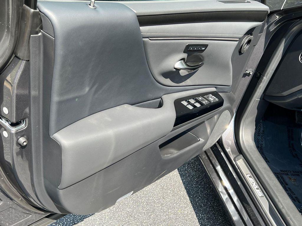 new 2025 Lexus ES 350 car, priced at $50,679