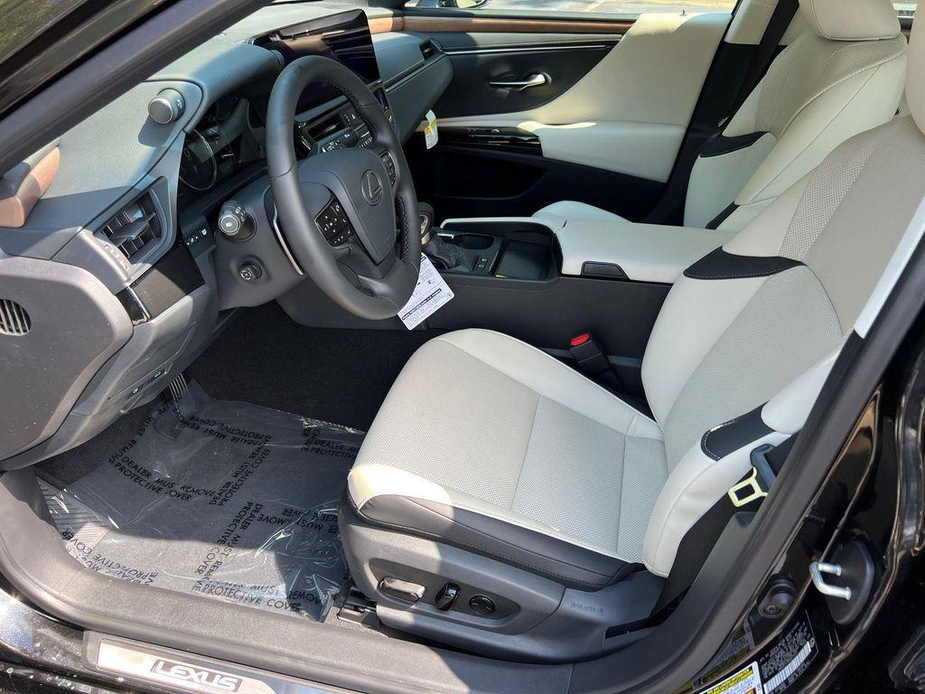 new 2025 Lexus ES 300h car, priced at $50,914