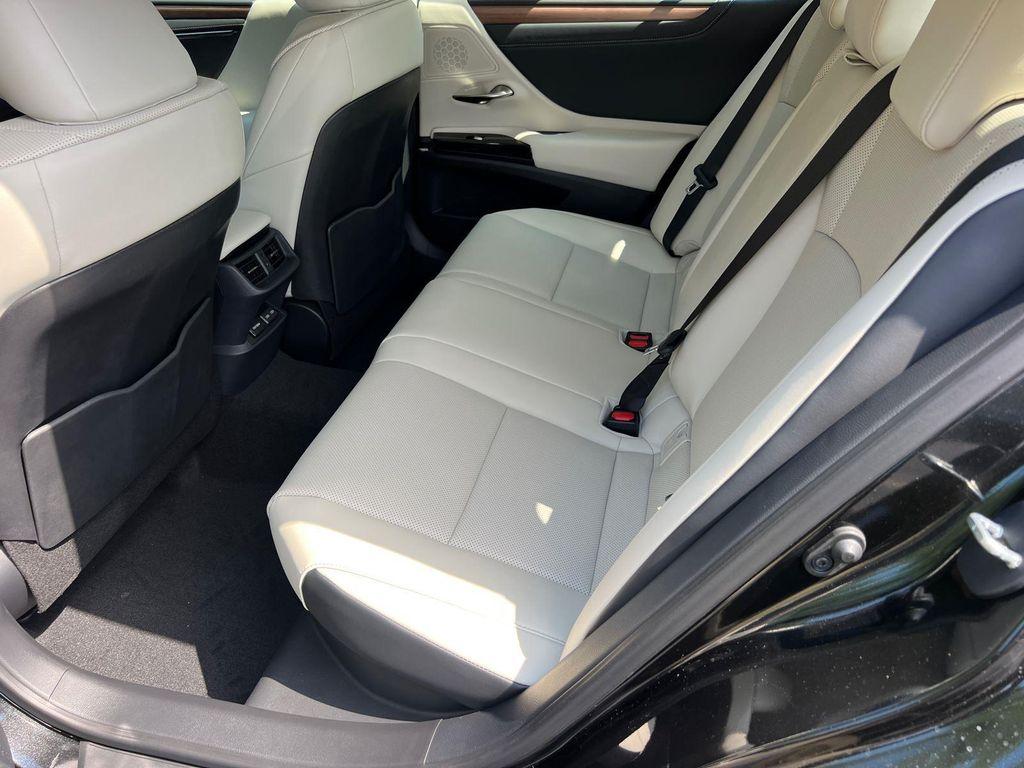 new 2025 Lexus ES 300h car, priced at $50,914