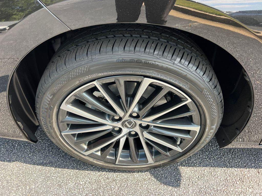 new 2025 Lexus ES 300h car, priced at $50,914