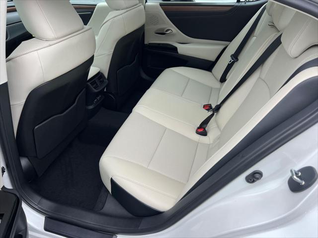 new 2025 Lexus ES 350 car, priced at $49,884