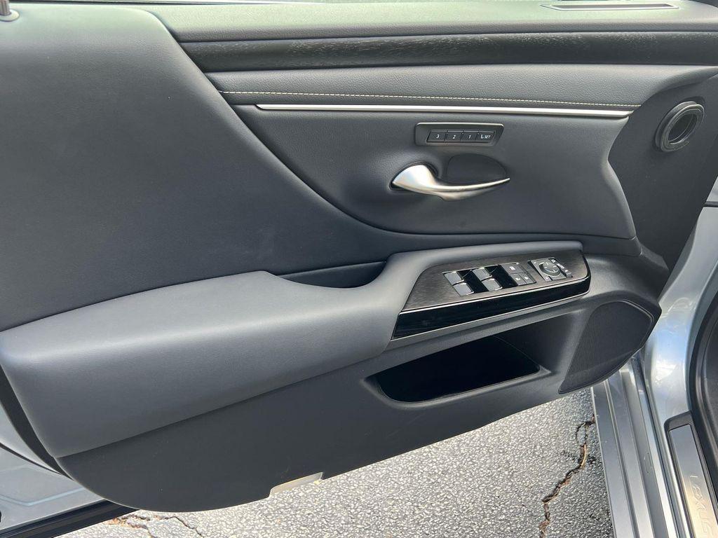 new 2025 Lexus ES 350 car, priced at $50,524