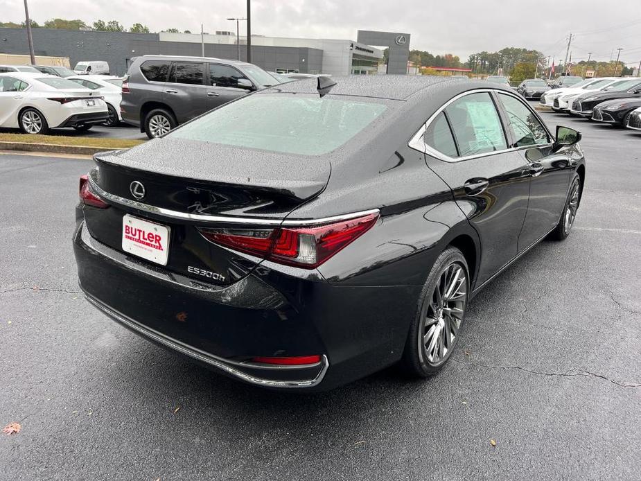 new 2025 Lexus ES 300h car, priced at $53,614