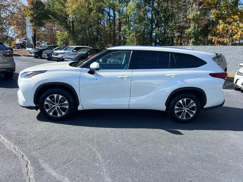 used 2021 Toyota Highlander Hybrid car, priced at $32,990