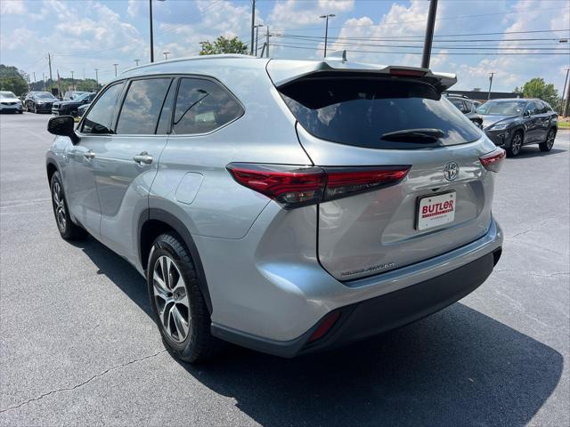 used 2022 Toyota Highlander car, priced at $34,990